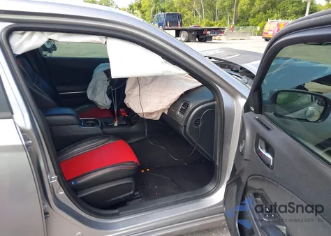 2018 Dodge Charger R/T Rwd z USA, uszkodzony, nr VIN 2C3CDXCT2JH142237